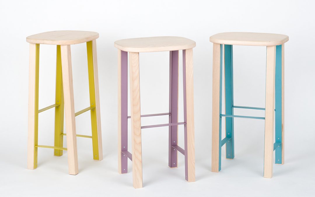 ANTILOPE, a designer bar stool that combines metal and wood