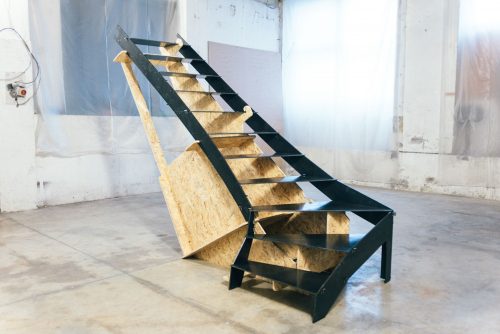 Le montage d'un escalier en métal facilité par un gabarit !