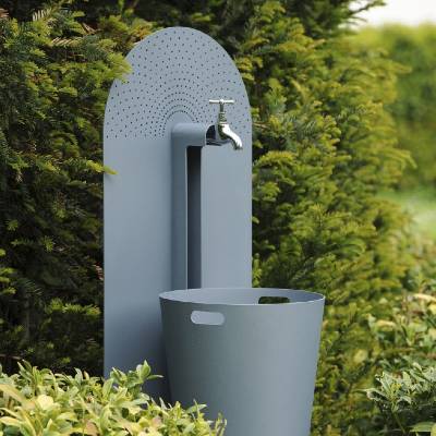 LAORUS garden fountain with design accessories