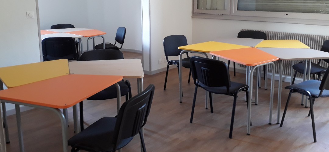 Modular meeting table for hotels, make it dynamic
